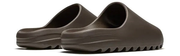 Yeezy Slides ‘Soot’